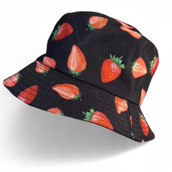 American Vintage Accessories - Reversible Black Strawberry Print Bucket Hat